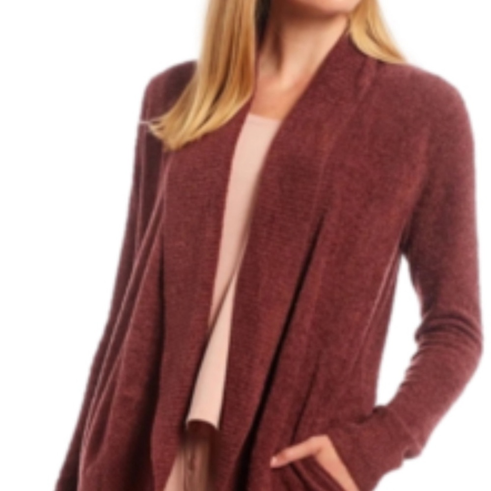 Barefoot dreams cozychic lite cardigan
color rust size small